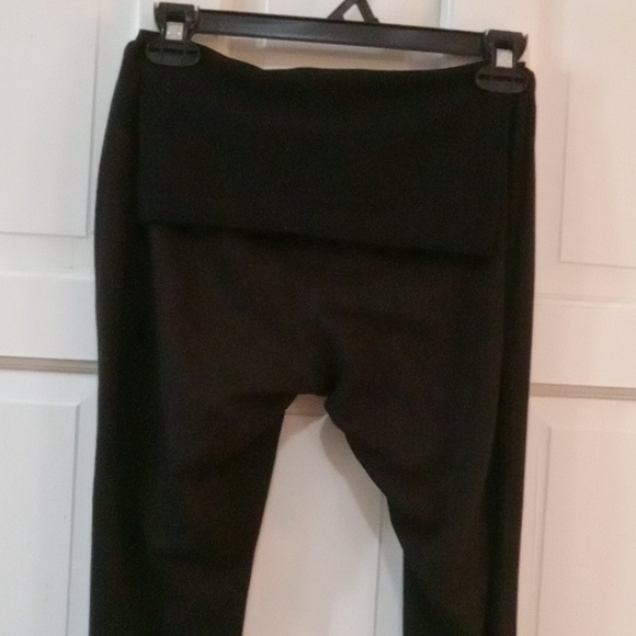 Motherhood Maternity Leggings Black Size L Bouching at Leg Hem - Picture 4 of 10